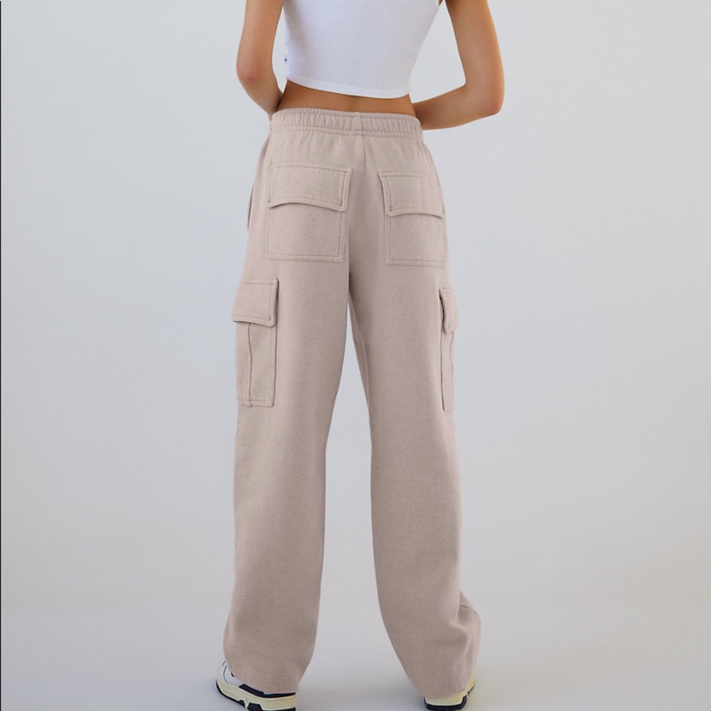 Aritzia Tna Cozy Fleece Mega Cargo Sweatpants in Marble Lilac, Size M